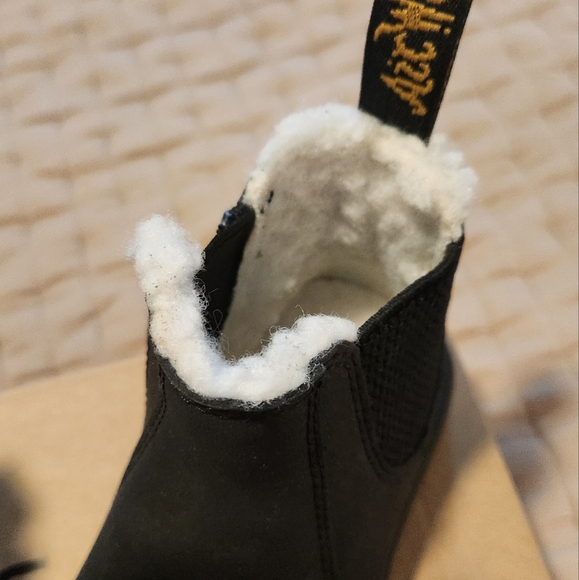 Dr Martens Toddler boots with faux fur (blk: toddler 7) NWT - Picture 3 of 5